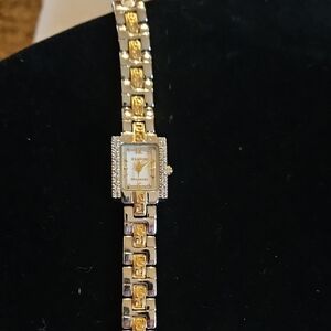 Exquisite Vintage Elgin Diamond Accent Women's Watch New Battery